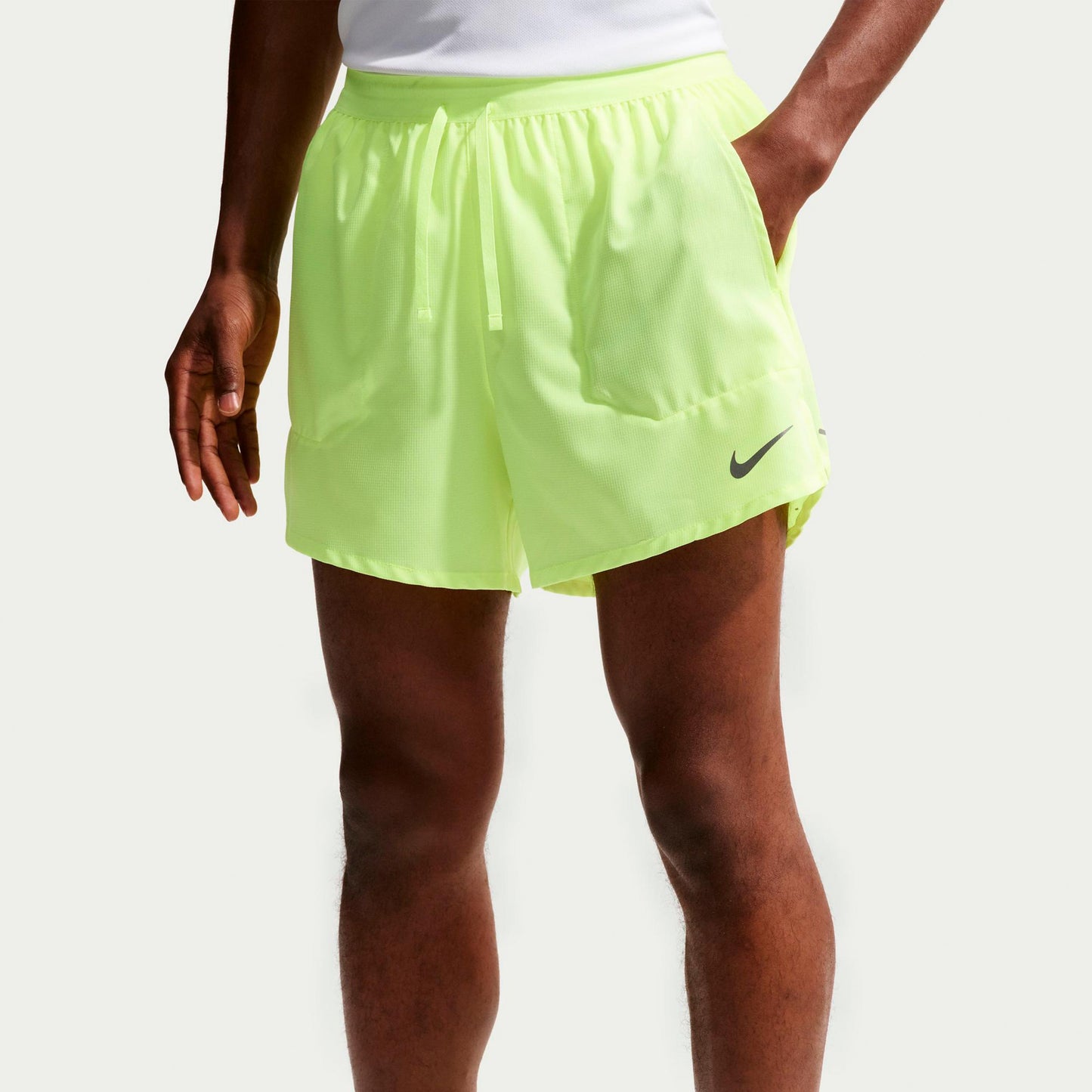 Nike STRIDE 5IN  Hardloopshorts Heren - neongeel, zilver
