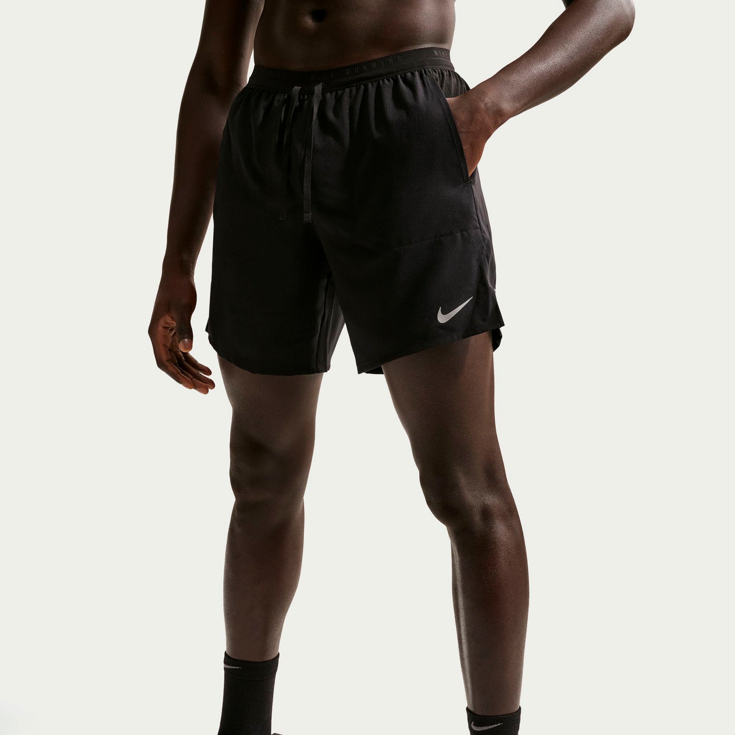 Nike STRIDE 2IN1 7IN  Hardloopshorts Heren - zwart, zilver