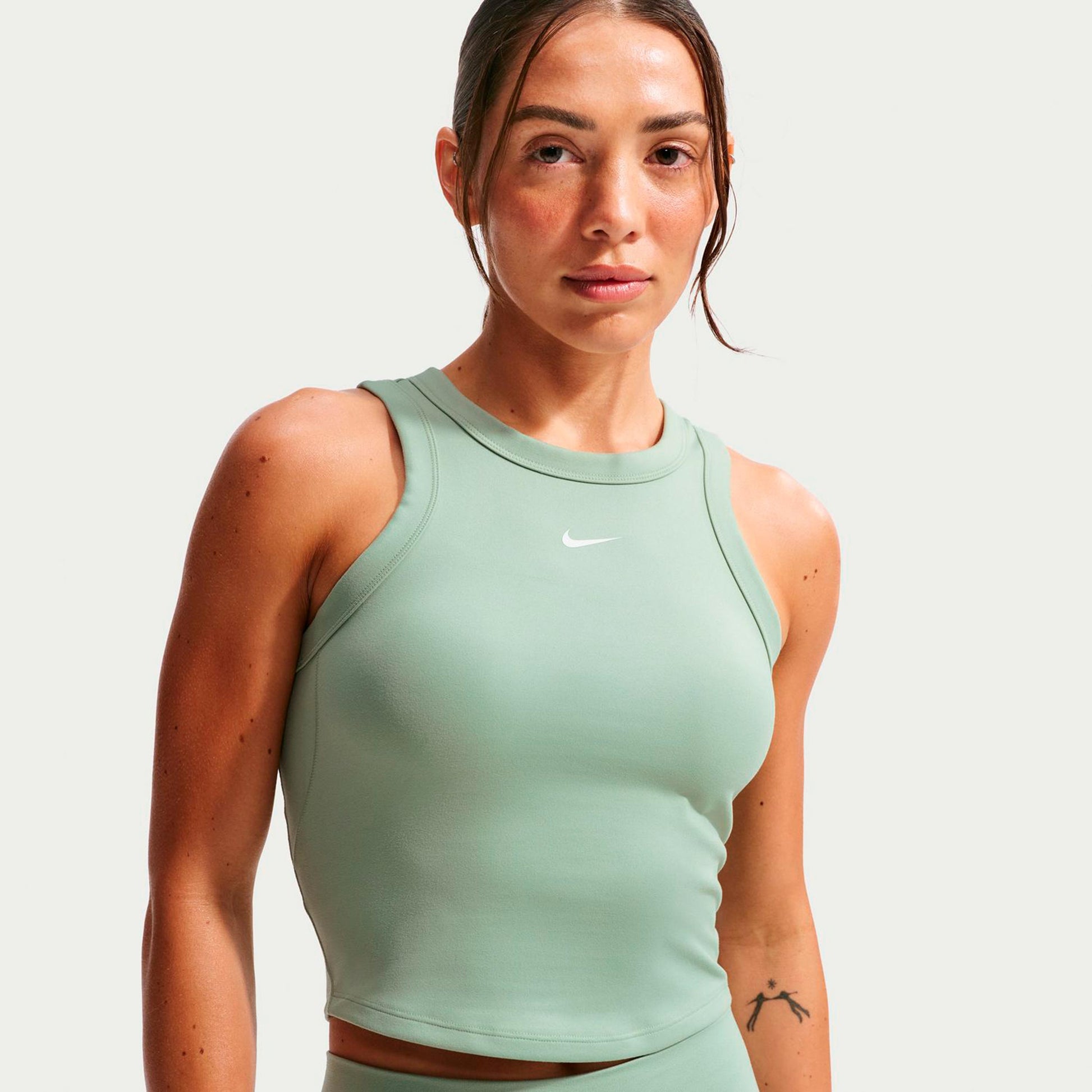Nike One Fitted Dri-Fit Crop Tanktop Dames - salie