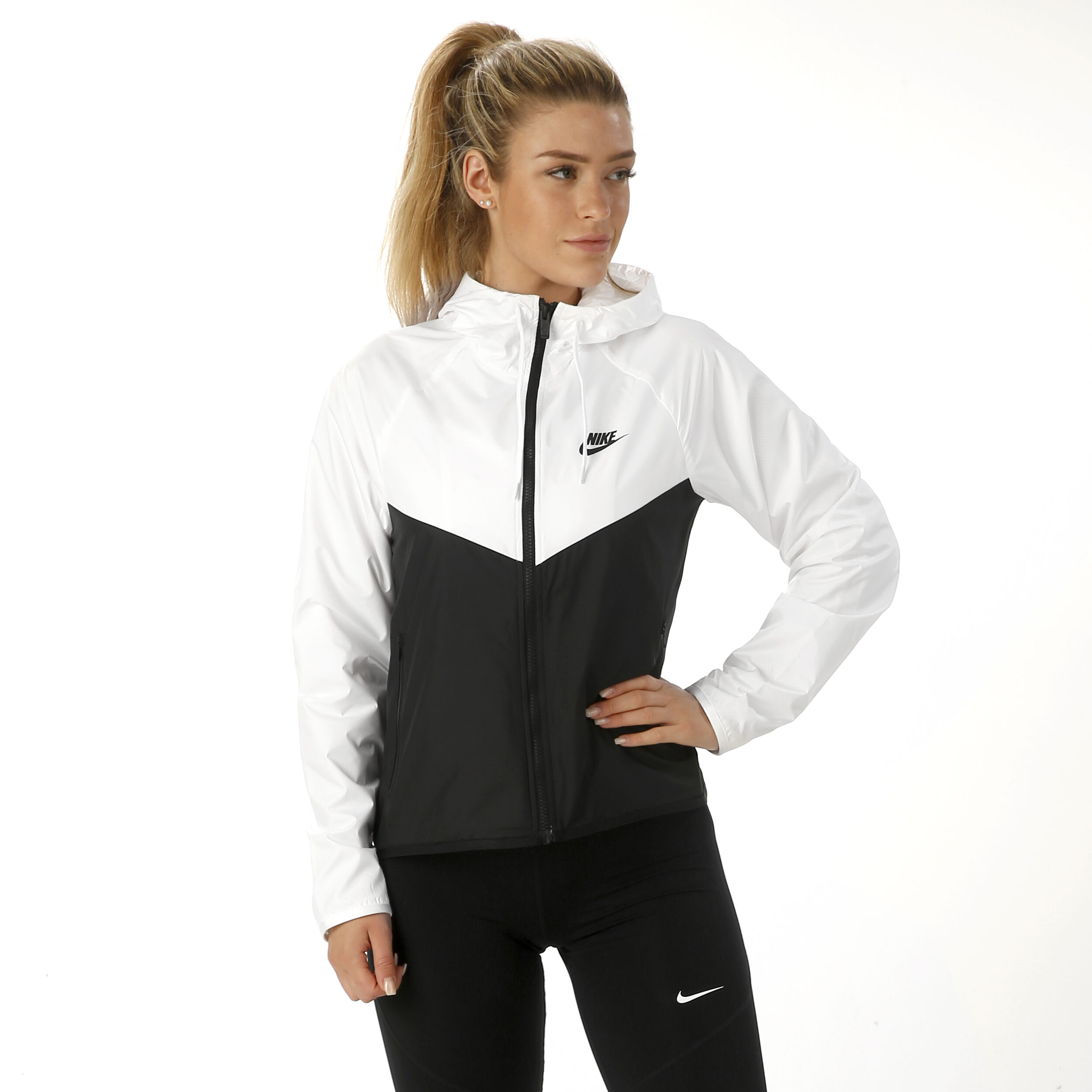 Buy Nike Sportswear Windrunner Trainingsjack Dames Wit Zwart online Tennis Point BE